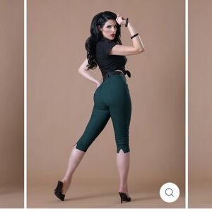 Rockin Bettie Capri Pants Medium